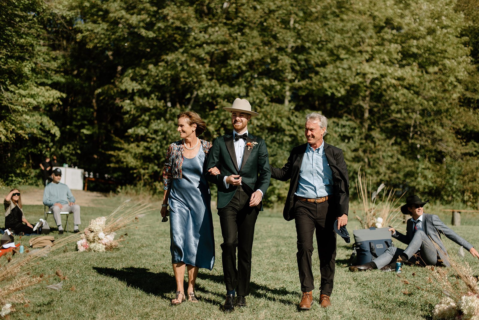 Family Farm Picnic Ontario Wedding - Sara Monika (33).jpg