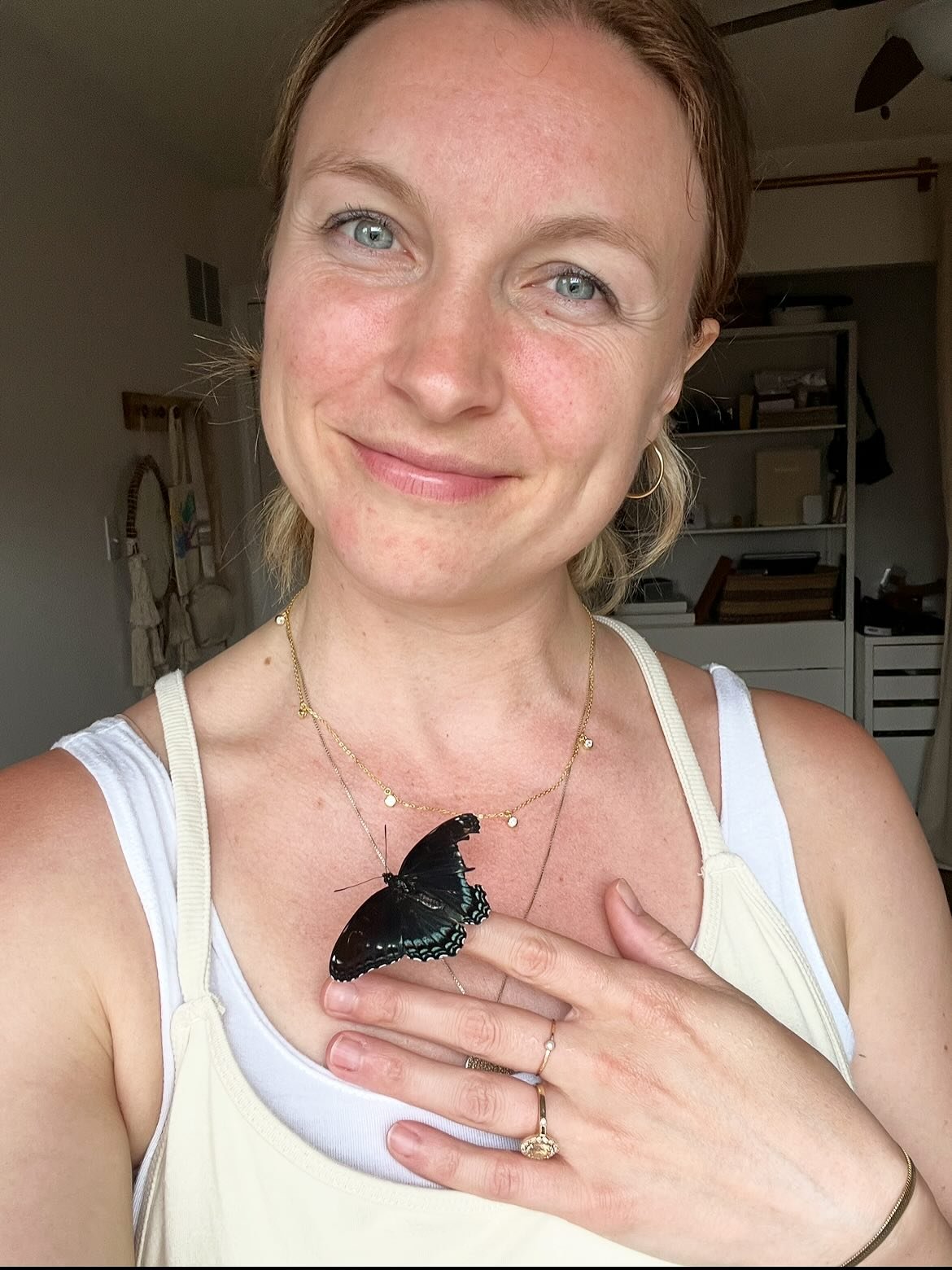 My butterfly friend and I are here to share a story of how our conscious thoughts create our reality ☺️

I&rsquo;m reading a book called E-Squared all about the 9 energy experiments that prove our thoughts create our reality. 

In one of the first ch