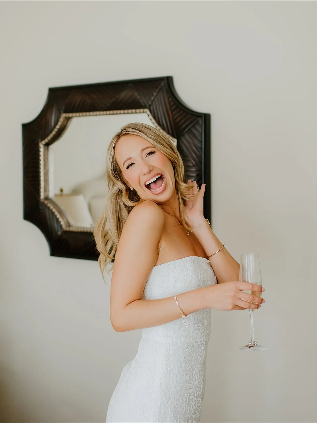 Some simple but heart-felt morning moments on Laura + Rick&rsquo;s wedding day ❤️ They did things THEIR way and I loved every single minute ☺️

#torontoweddingphotographer #torontoweddingphotography #candidweddingphotography #candidweddingphotographe