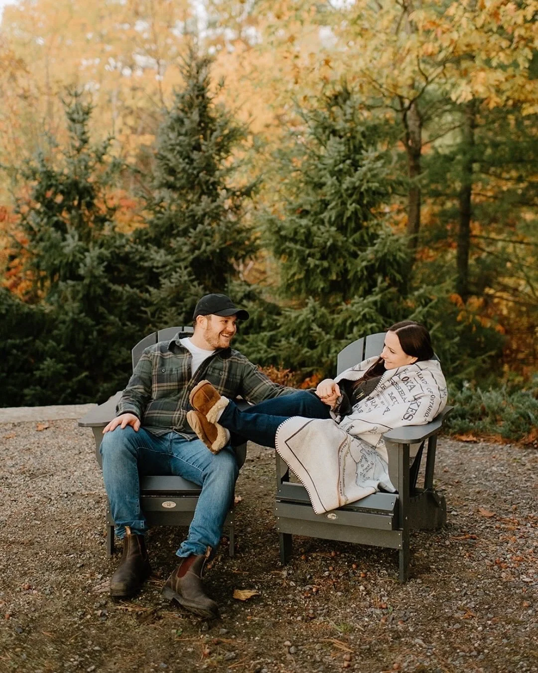 I got to document these two lovebirds (and their pups!) in one of their natural habitats, the cottage! Fall left us faster the usual this year so I&rsquo;m so happy we got to capture these in the peak of fall up north! 
⠀⠀⠀⠀⠀⠀⠀⠀⠀
Thanks for the hospi
