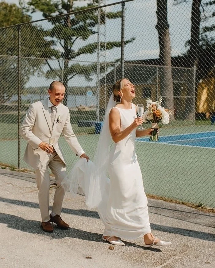 When your brother takes you on a walk on your wedding day, champagne in hand 😂At least it&rsquo;s what it looks like, and I don&rsquo;t remember what was so funny in this moment, but it really was because they belly laughed so hard and I was here fo