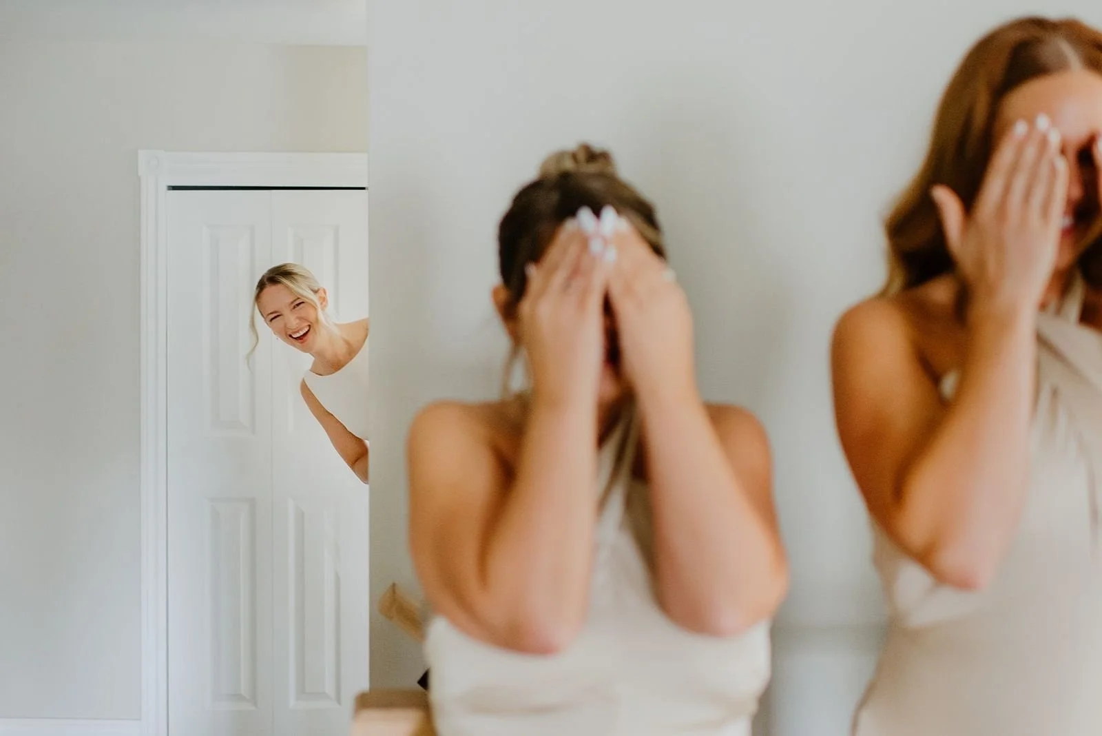 Joyful Bayview Wildwood Wedding – Candid moment of the bridal party before the ceremony.