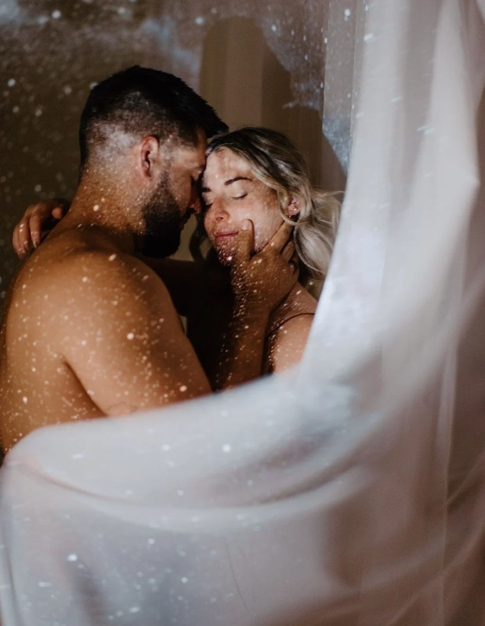 I love anything celestial AND photographing the connection between couples, so of course it felt right to get creative and marry the two 😊💫

#torontoengagementphotographer #torontoengagementphotography #engagementsessioninspo #torontoweddingphotogr