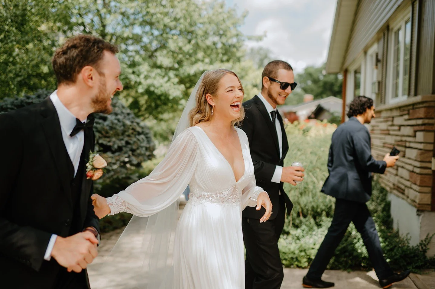 Free flowing, fun and easy-going moments on wedding days have my heart 💖

#torontoweddingphotographer #torontoweddingphotography #candidweddingphotographer #ontarioweddingphotographer #canadaweddingphotographer