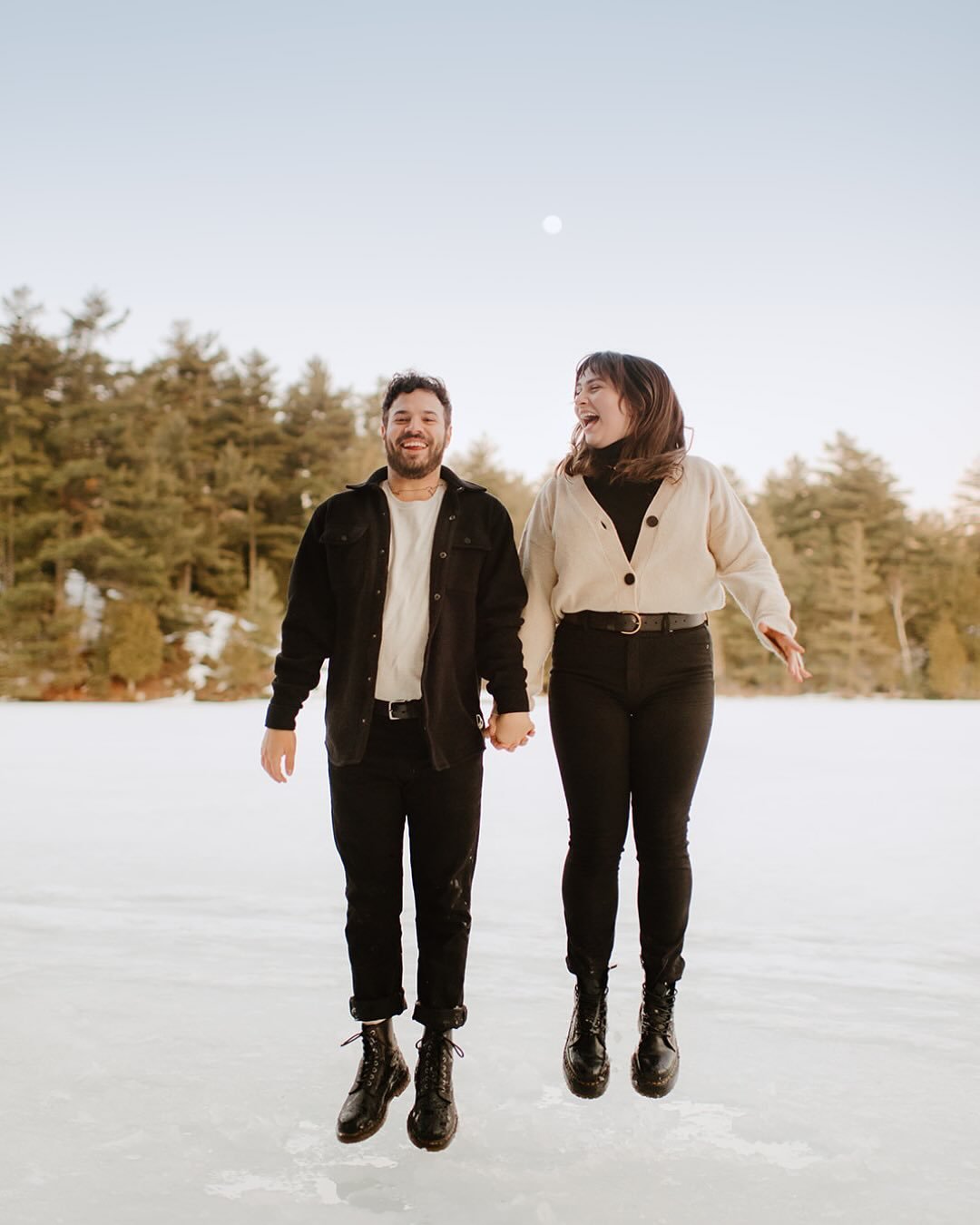 Some of my faves from Alix + Jordan&rsquo;s engagement session! They LOVE spending time together being playful outside in nature and cozy at the family cottage, and I think these are such a true reflection of their bond! Hellllo espresso martinis 🤤?