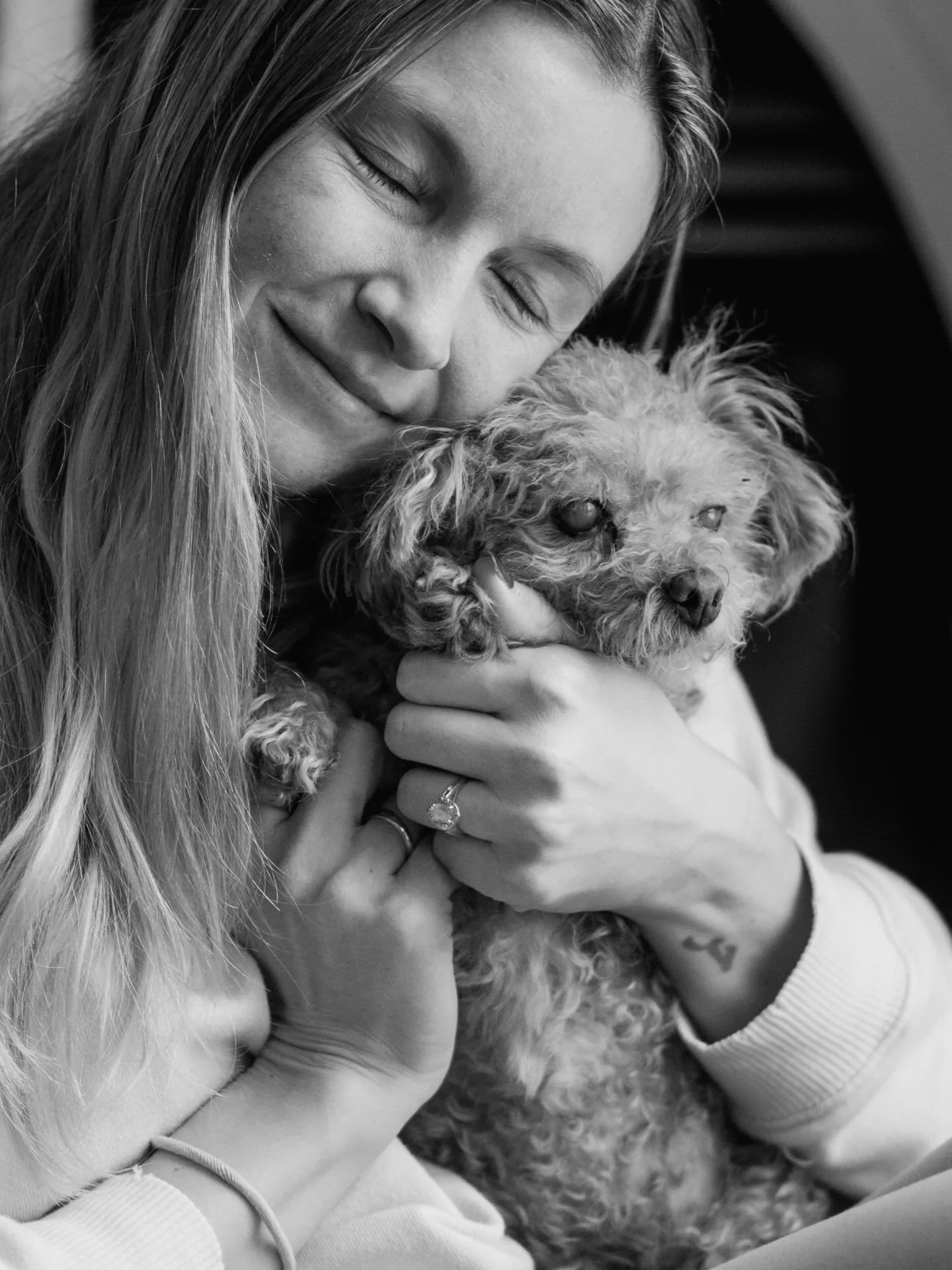 This first photo was taken 4 hours before Abby passed away ❤️ We didn&rsquo;t know it would be one of the last, but we did know she was dying + we&rsquo;d have to say goodbye soon 💔

With me being earth side 35 years, I&rsquo;ve never experienced th