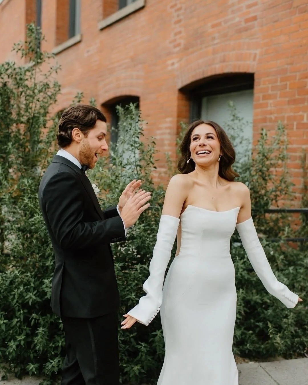 Beyond obsessed with Robyn + Tyler&rsquo;s first look! 😍I mean, his reaction was priceless! And his second reaction (when he saw the back of her dress) was again...PRICELESS 🤩(swipe to see)
⠀⠀⠀⠀
Venue @storysbuilding
Makeup @ahbeauty__team
Hair @ma