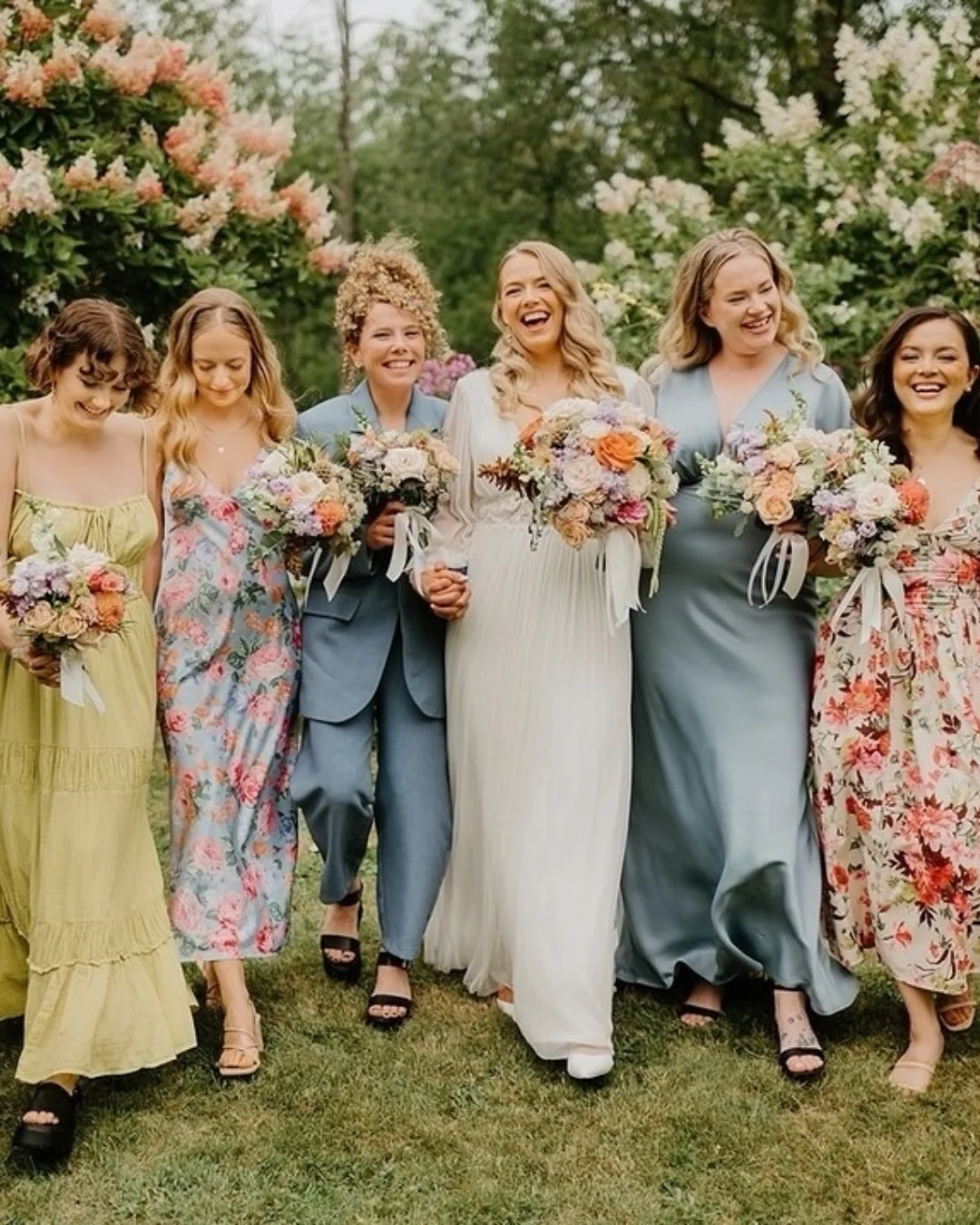 Here is a tip for couples getting married! 💍

In these photos you see photos I captured from portrait time + their moments in between 🥰

For your portrait time with your family, wedding party and of the two of you, you can either schedule a longer 