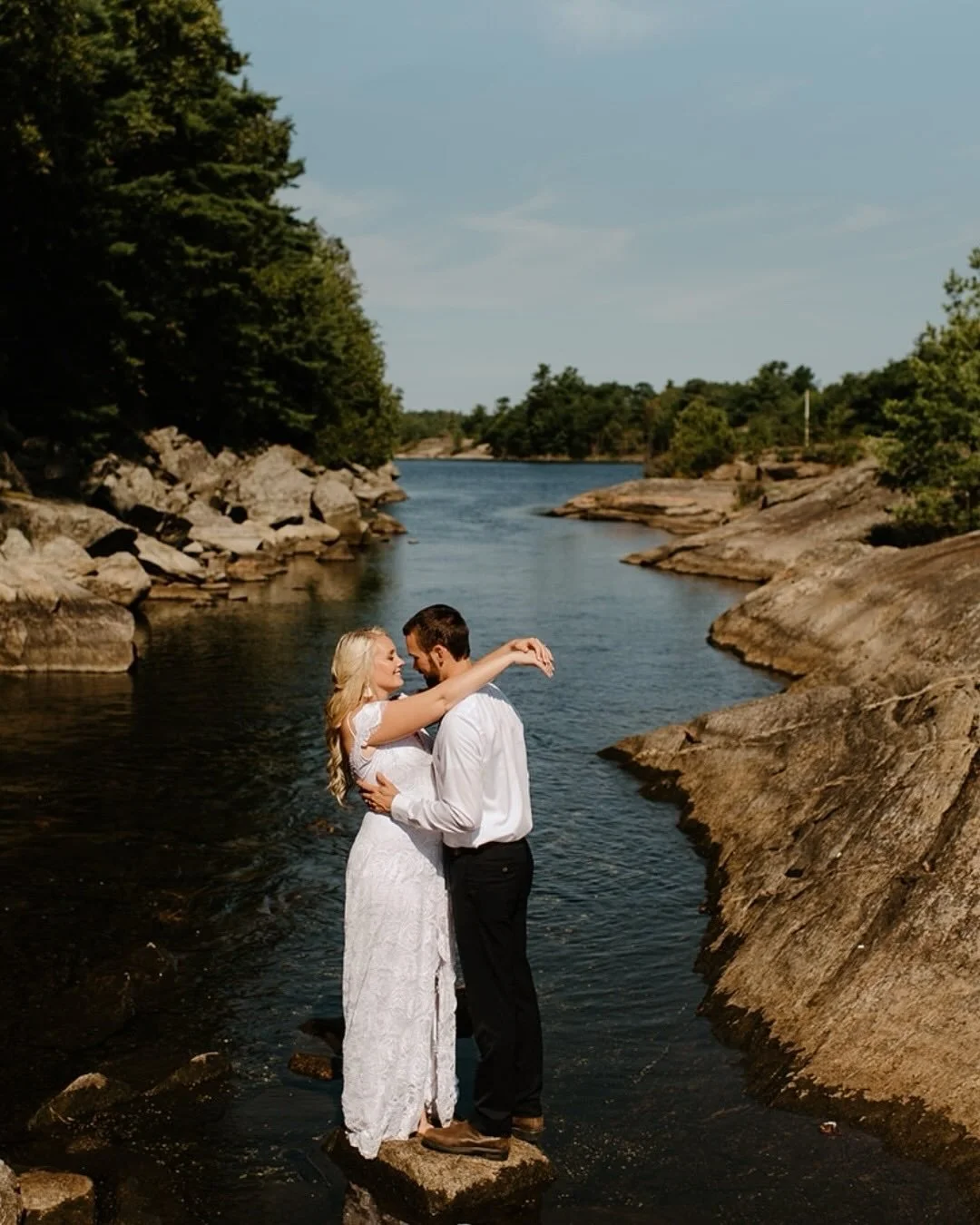 Nicole + Chris planned their wedding day around the locations that are special to them! First, they got ready together at their cottage and adventured out on their boat to one of their favourite island spots with their dog Keno!
⠀⠀⠀⠀⠀⠀⠀⠀⠀
On the way 