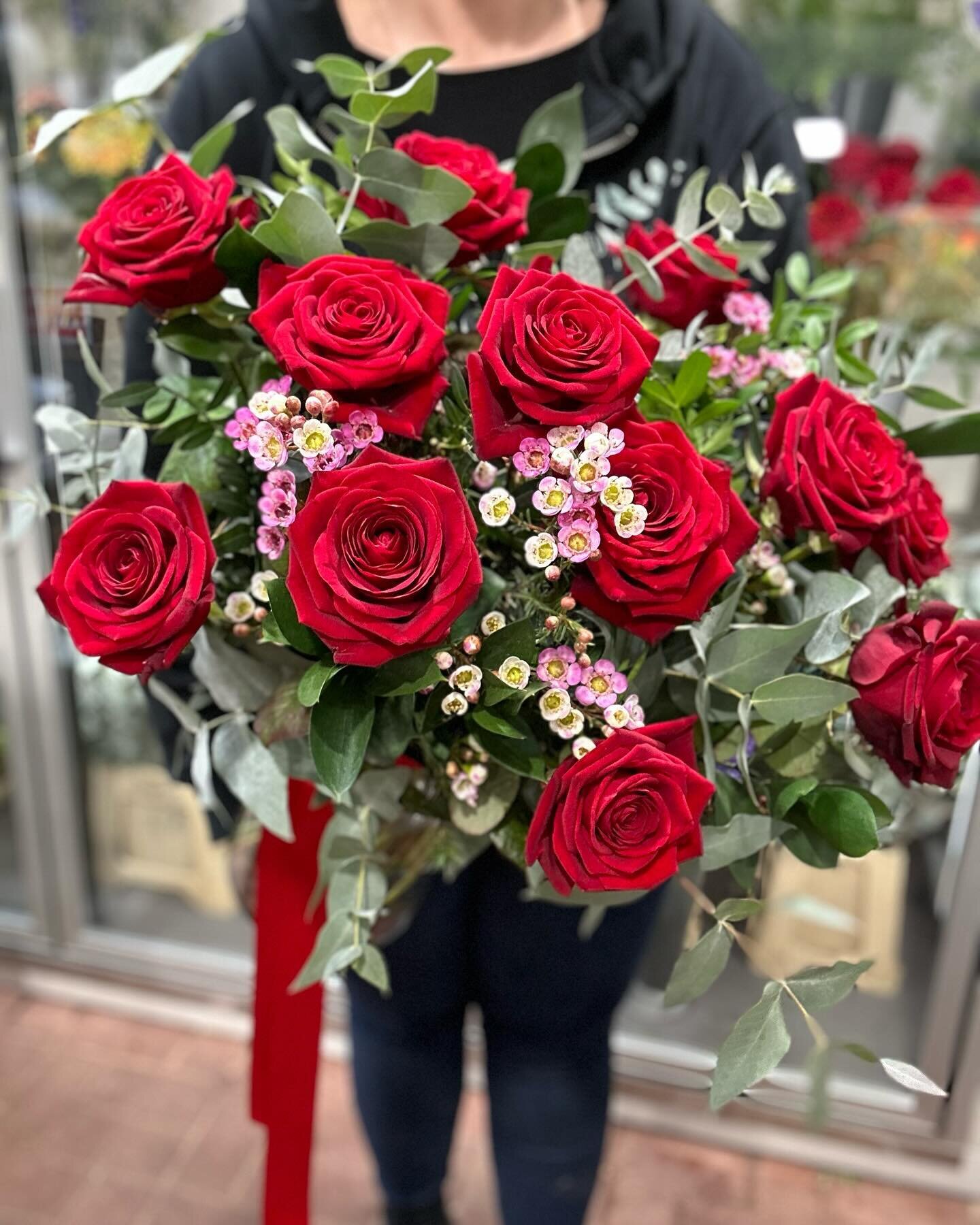 ❤️❤️❤️Valentine&rsquo;s Day is 1 week today ❤️❤️❤️, order asap to guarantee your collection or delivery slot with us, the earlier you order the best the prices will be as we&rsquo;ve pre ordered a lot of our roses 🌹&hellip;. We buy through auctions 
