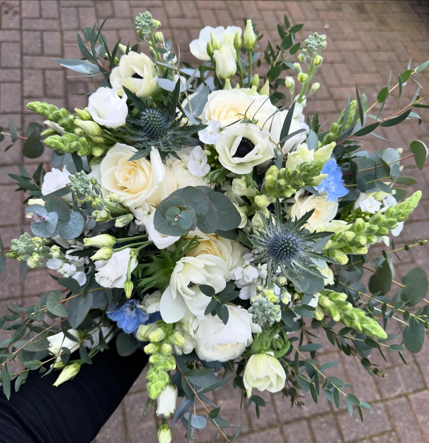 A few shots of last weeks wedding at @deerparkcountryhouse for Jemma and Ollie 💙 Cool blues and whites with some fresh zingy foliages 🌿 We created an asymmetrical broken arch which was then moved around the venue to sit behind the top table after t