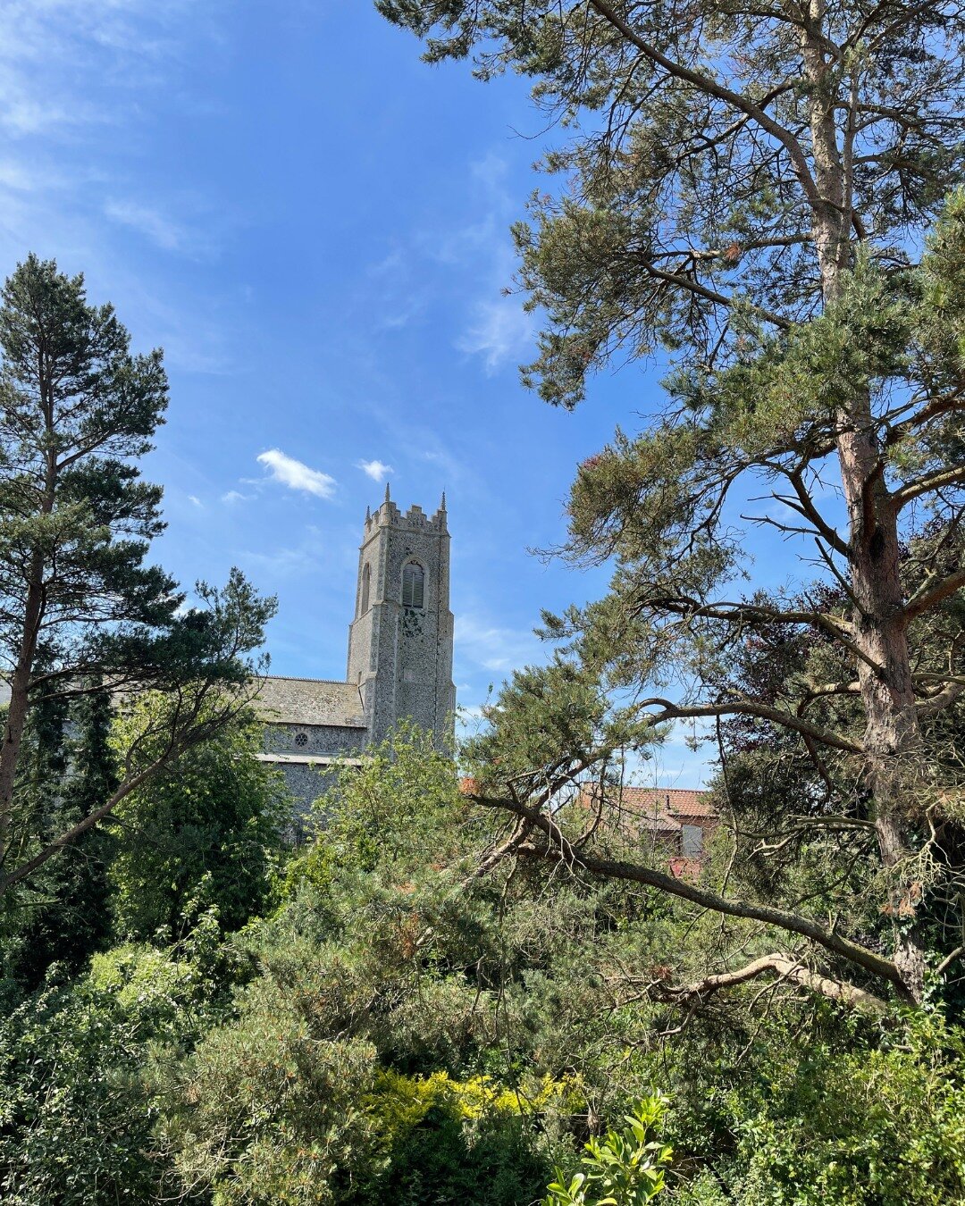 Warmer days incoming ☀️

Nestled in the Norfolk countryside and just a few miles from the North East Norfolk coastline, The Ingham Swan is located next to Holy Trinity Church in a quiet, peaceful setting. There&rsquo;s space to breathe and views arou