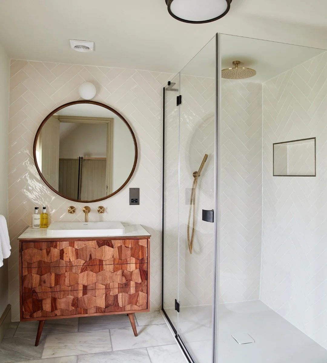 BATHROOMS // Seven contemporary bedrooms provide overnight accommodation for the perfect Stay &amp; Dine experience; featuring signature beds, luxury linens, coffee machines plus the Superior King Rooms also feature bathrooms with large walk-in featu