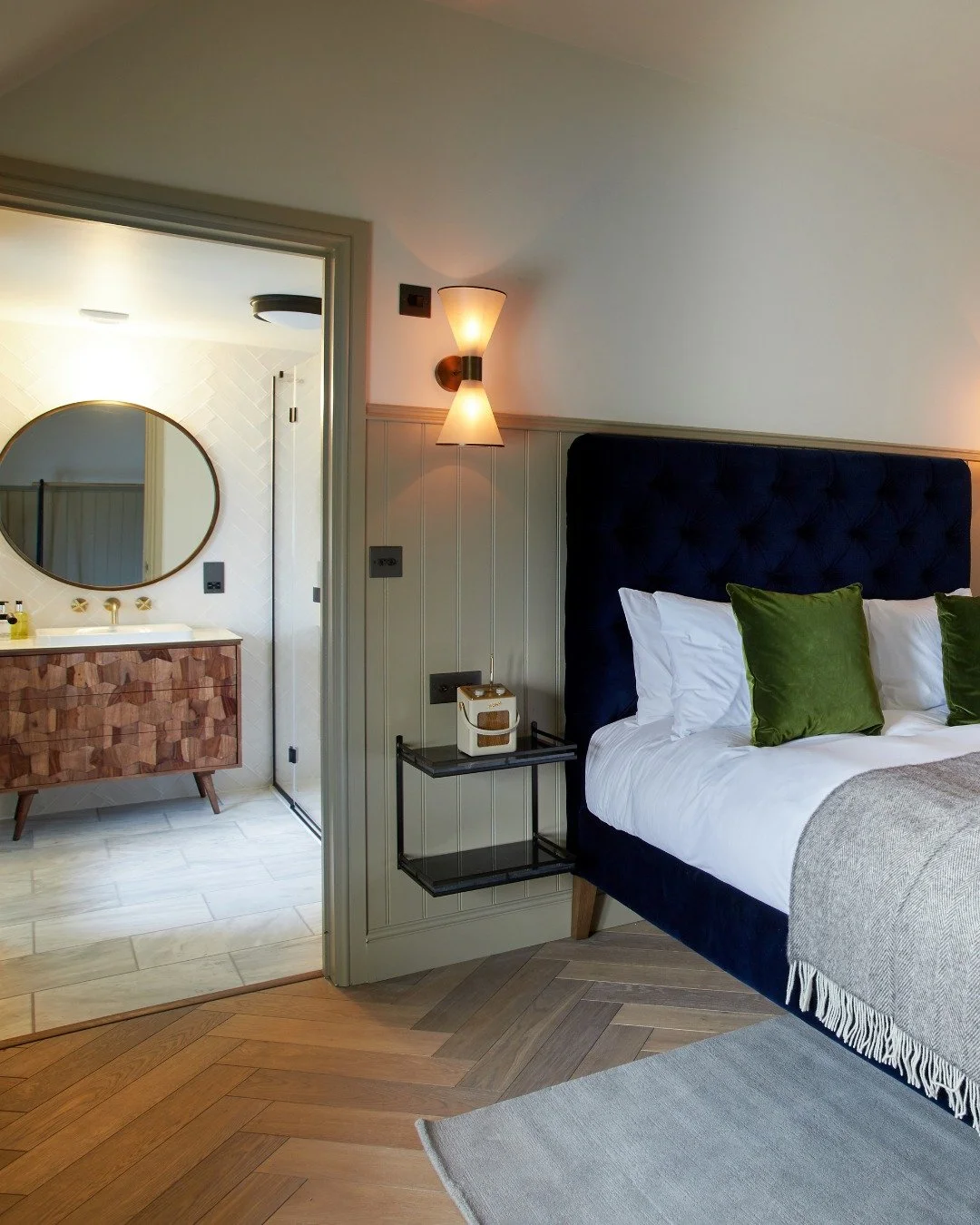 More than just a table reservation...

The Ingham Swan is also home to seven beautiful guest rooms, offering the perfect opportunity to turn dinner into an overnight escape.

Join us for relaxed fine dining, settle in for the evening, and wake up to 