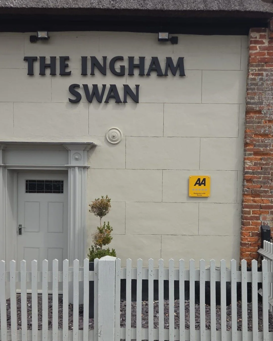 It's always rewarding see a new plaque go up on our building and we're especially proud of this one... rated 5 Star Silver by the AA for our bedrooms.

#stayanddine #norfolkaccommodation #staycation #staythenight