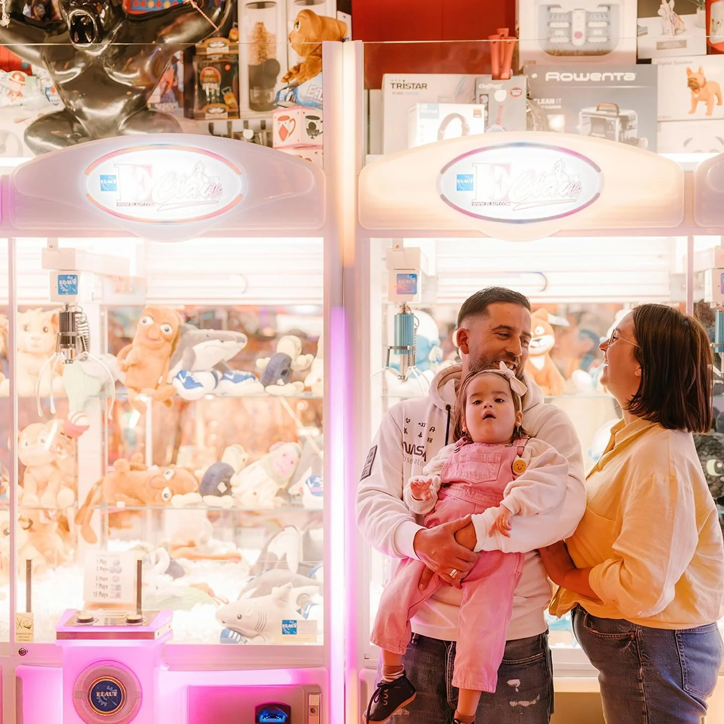 Entre les lumi&egrave;res, les c&acirc;lins, et le bruit de la f&ecirc;te foraine, il y a eu ces moments-l&agrave; ✨

Ceux o&ugrave; l&rsquo;on s&rsquo;aime fort, entre deux tours, avec les doigts collants de barbe &agrave; papa, et les yeux qui bril
