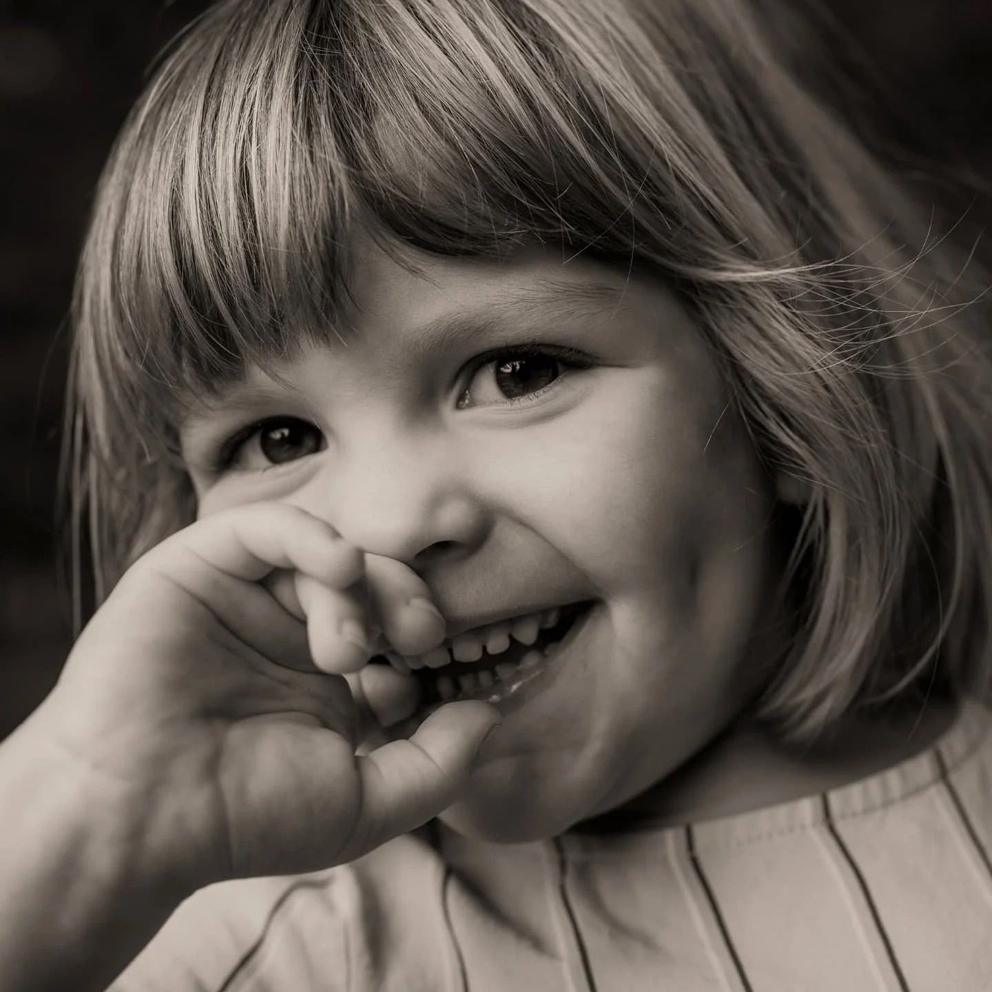 Trop trooop chouette de vous revoir &amp; de photographier vos petits bouts grandissant! 🥹

Une s&eacute;ance pleine de Vie, de rires, de jeux, de complicit&eacute; et d'amour! 💛
