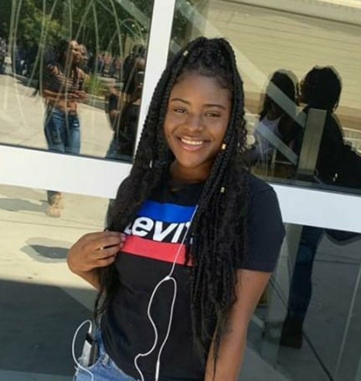 Da’Shanae Johnson My name is Da’Shanae Johnson, but everyone calls me Dasha. I am a senior at Fresno High. I am involved in track and field, and since my sophomore year, I have been involved in the cheer program. Outside of school, I am a fun person who likes to hang out with friends and go shopping. According to the Warrior Way character traits, I fit the principled category because I am respectful and always do what I must do. I joined journalism because this is what I want to major in at college. In addition, I enjoy writing, so this is my passion and future job.