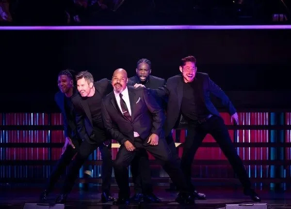 tn-500_jamesmonroeiglehartandensembleperformingmagictodofrompippin_photobyscottsuchman.jpg