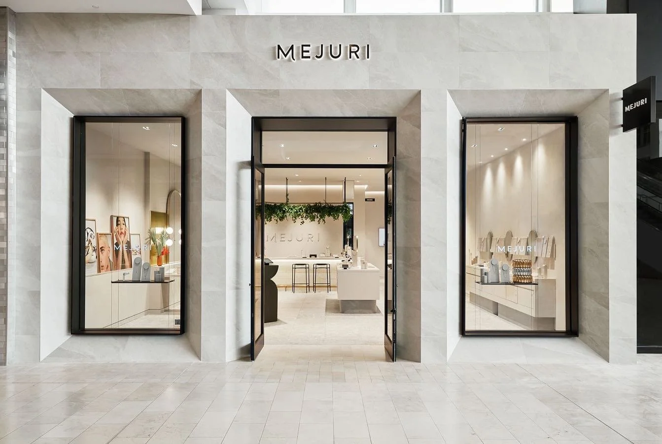 Proud to have been the construction partner for @mejuri &lsquo;s new flagship store @yorkdalestyle 🦺💍