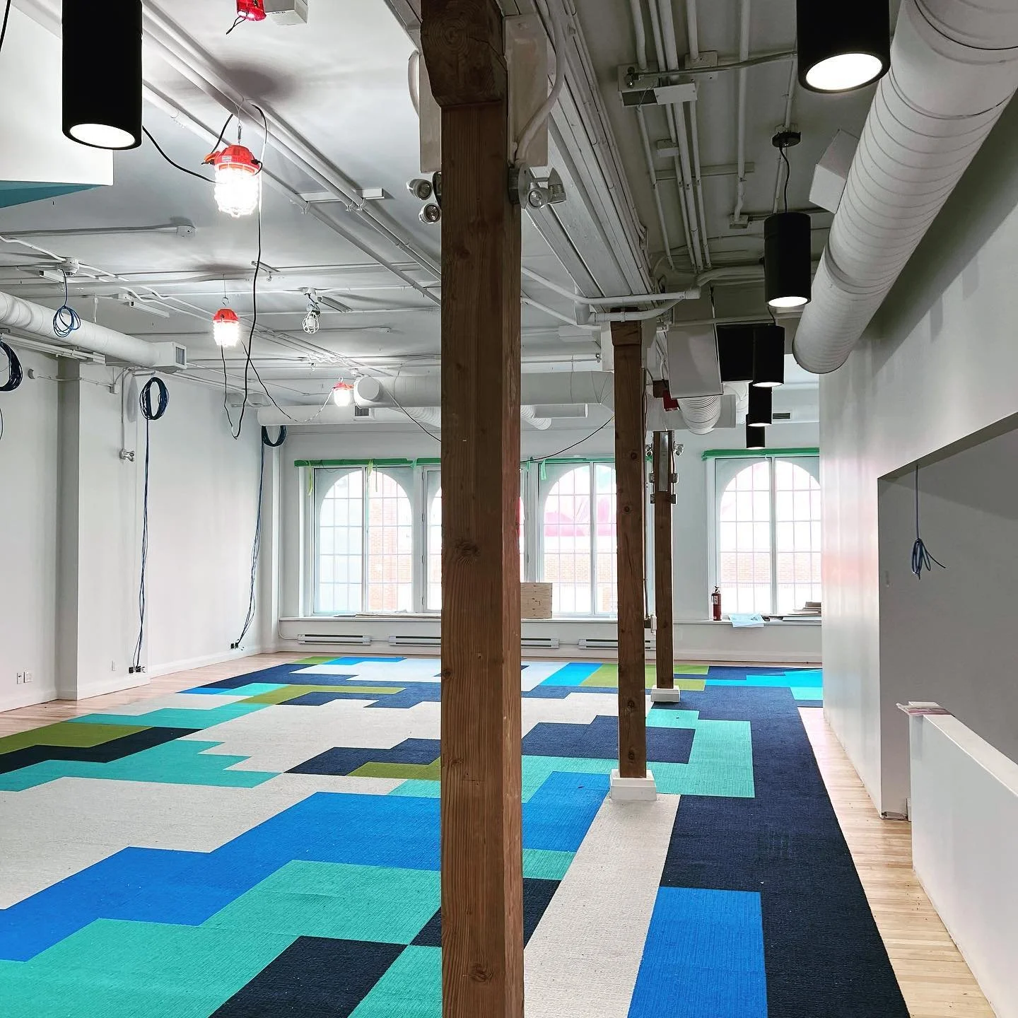 Good to see a little bit of colour making things ✨ pop 💥 #movingalong #gc #commercialconstruction