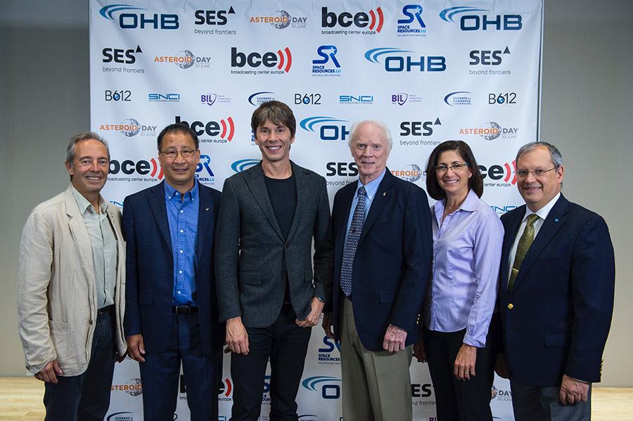 Asteroid Day in 2017... l,r... Jean-Francois Clervoy, Ed Lu, Brian Cox, me, Nicole Stott, Dorin Prunariu. Brian's the Carl Sagan of the UK (& great friend). Jean-Francois, ESA/French Astro... Nicole one of ours & Dorin my great buddy Cosmo from Romania... & ASE NEO Committee bud (& UN/COPUOS past exec)