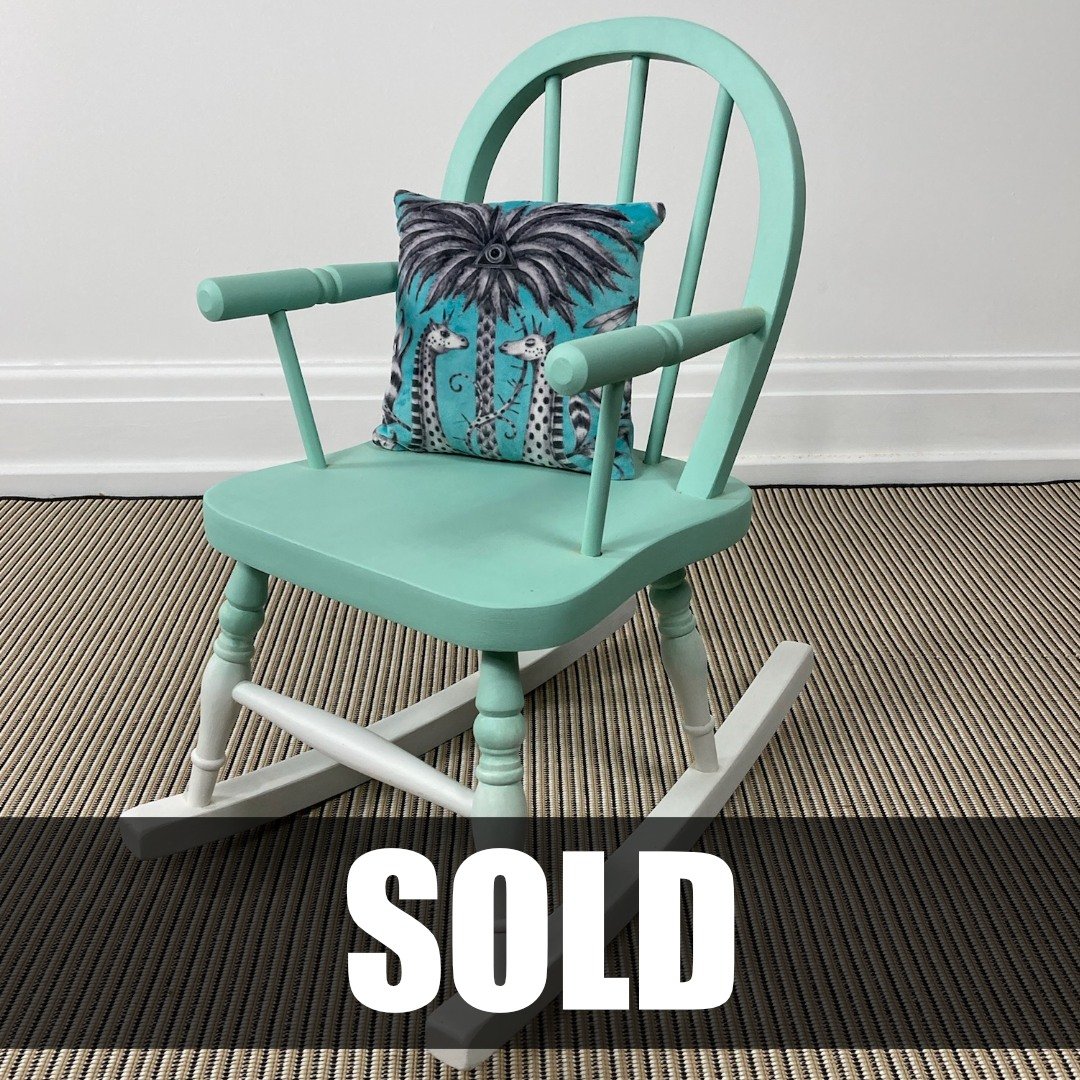 This little upcycled cutie is off to a new miniature owner in Cambridgeshire!

I hope it brings her as many smiles as it did to me when I was transforming it 😁 

Visit my online shop (link in bio🔗) for more upcycled pieces like this one. 

#upcycle