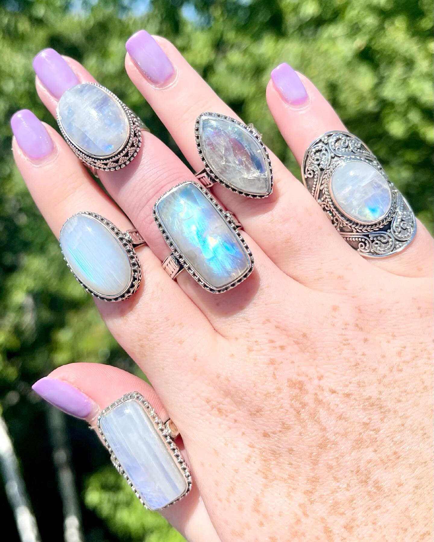 💙🤍Moonstone FLASH sale!🤍💙 

Who doesn&rsquo;t love some gorgeous flashy moonstone rings? 💍

Moonstone is great for self discovery and getting you engaged with your intuition! It is a stone that works with the upper chakras, crown and third eye. 