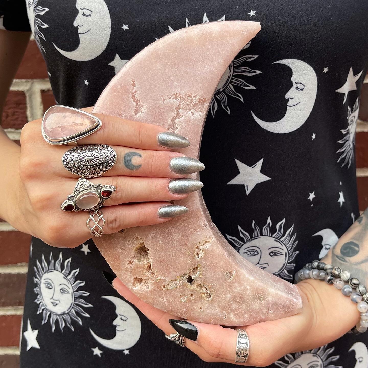 𝒟𝓇𝑒𝒶𝓂𝓎 🌙

This pink amethyst crescent moon is a SWEET DREAM 💕

Paired with some Rose Quartz rings, we&rsquo;re feeling pretty in pink as we round out our Salem store takeover! 💗

Invoices for everything claimed today will be sent out tomorro
