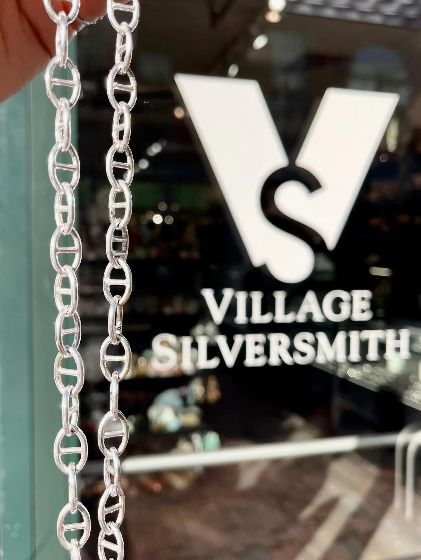 Recreating this emoji:⛓️

Statement chains are one of those pieces that do all the work for you. Bold enough to wear on their own but easy to layer if that is more your style! We 🩶 statement chains!! 

✨ 22&rdquo; Mariner Chain: $242