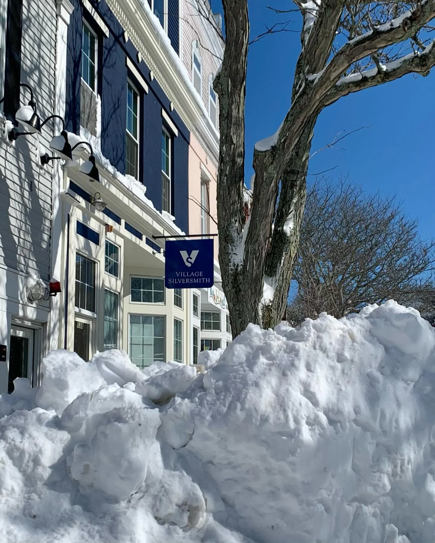 It&rsquo;s sNOw problem, we built a secret passage behind that snow mountain straight to our Gloucester store! ❄️🏔️

Walkway is cleared and we are OPEN! Peabody is open too, but the rest of our locations are closed again today. Hope everyone is stay
