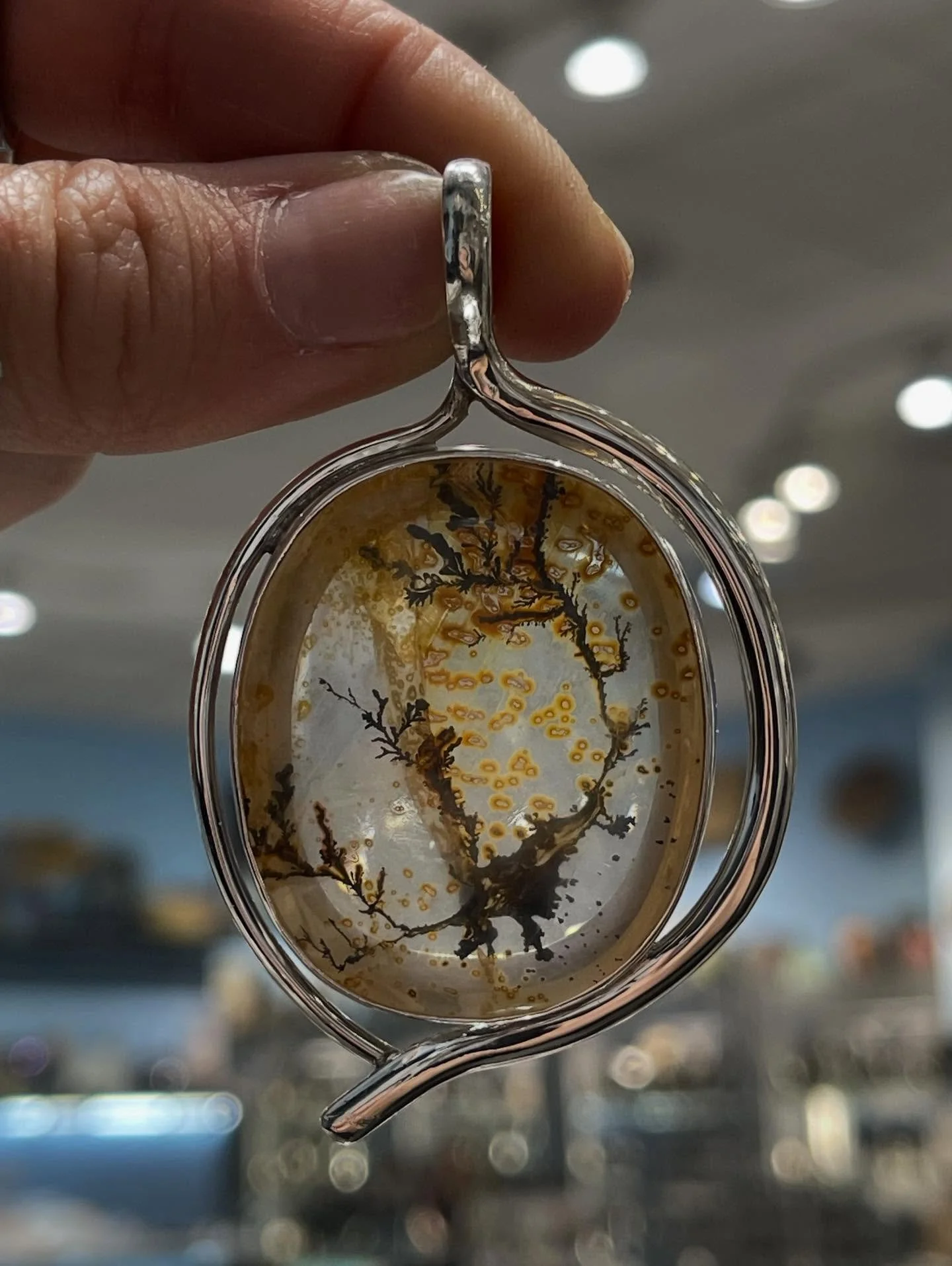 No leaves required 🍂 These dendritic quartz pendants seriously look like bare trees on a cold day and I&rsquo;m obsessed! Simple, moody, and great to ride out the rest of this (unending) winter season 🤣❄️

Comment to claim one 🤍
1 - $340
2 - $160
