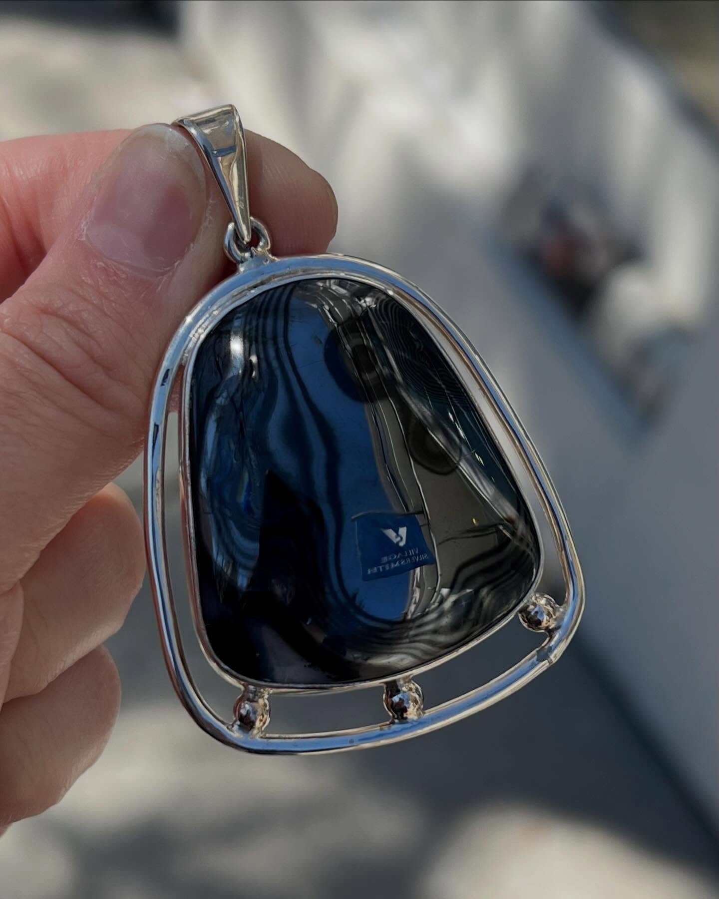 🩶 Liquid metal energy 🩶

This psilomelane pendant gets its mirror-like shine from its high manganese content and naturally smooth, layered growth. Light doesn&rsquo;t just hit it, it bounces.

One of those stones that looks like it&rsquo;s moving e