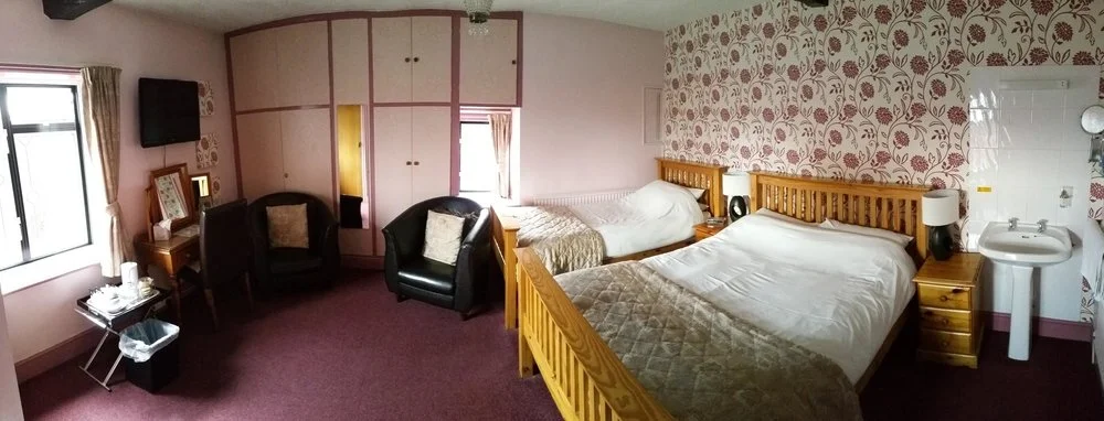 Room+4+-+Double+Twin+Family+-+resized.jpg