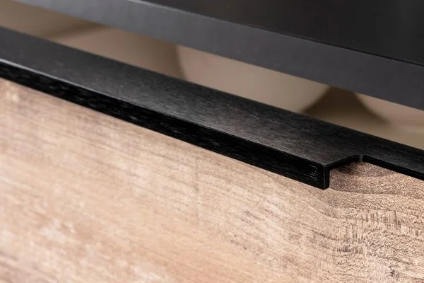 edge-pulls-0139-linear-handle.jpg