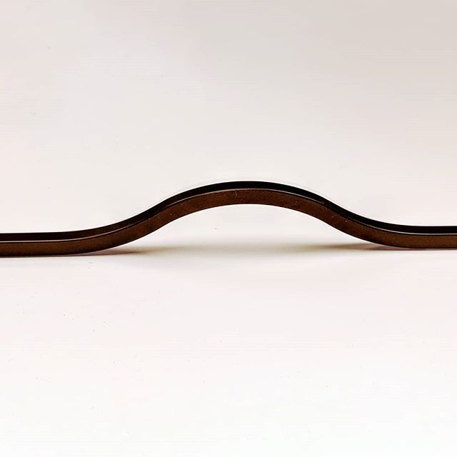 Just received this beautiful handle by @viefehandles in Metallic Brown. 
Check out our top 10 list of Viefe handles 🔥🔟
https://thestylebox.ca/blog/our-top-10-viefe-cabinet-handles

#handles #decor #kitchendesign #kitchenideas #kitchens #bathrooms #