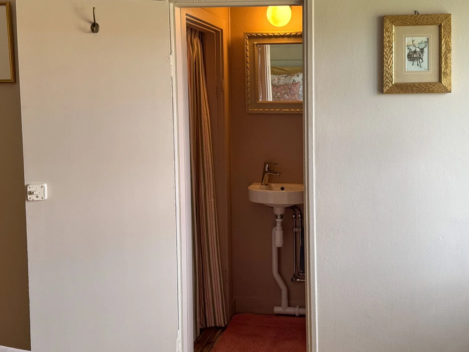 slottets-gästvåning-bruntsovrum-wc.jpg