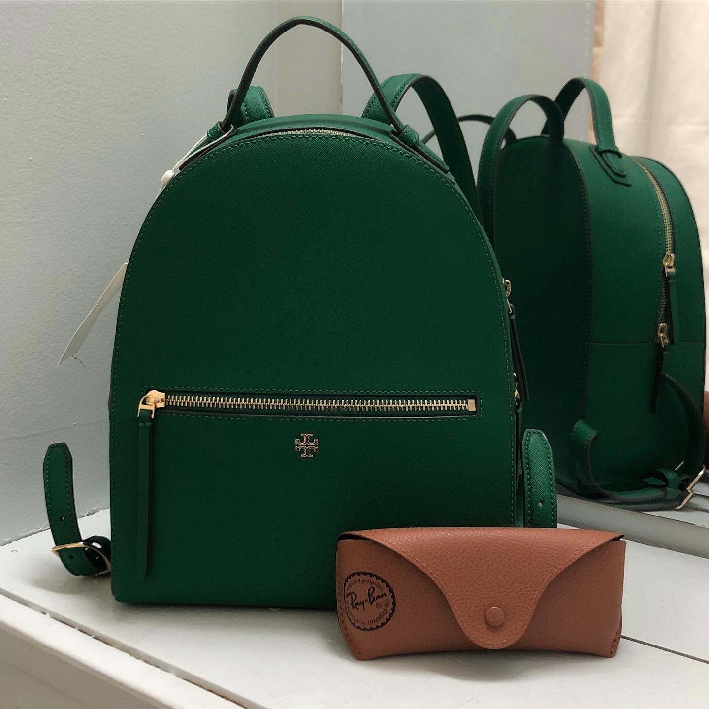 🌳 This Tory Burch back pack would make a great addition to a new spring outfit! Not to mention these adorable Ray Bans we just got in!! 😎 

#mankato #shoplocal #raybans #toryburch #backpack #accessorize #style #southernminnesota #womanownedbusiness