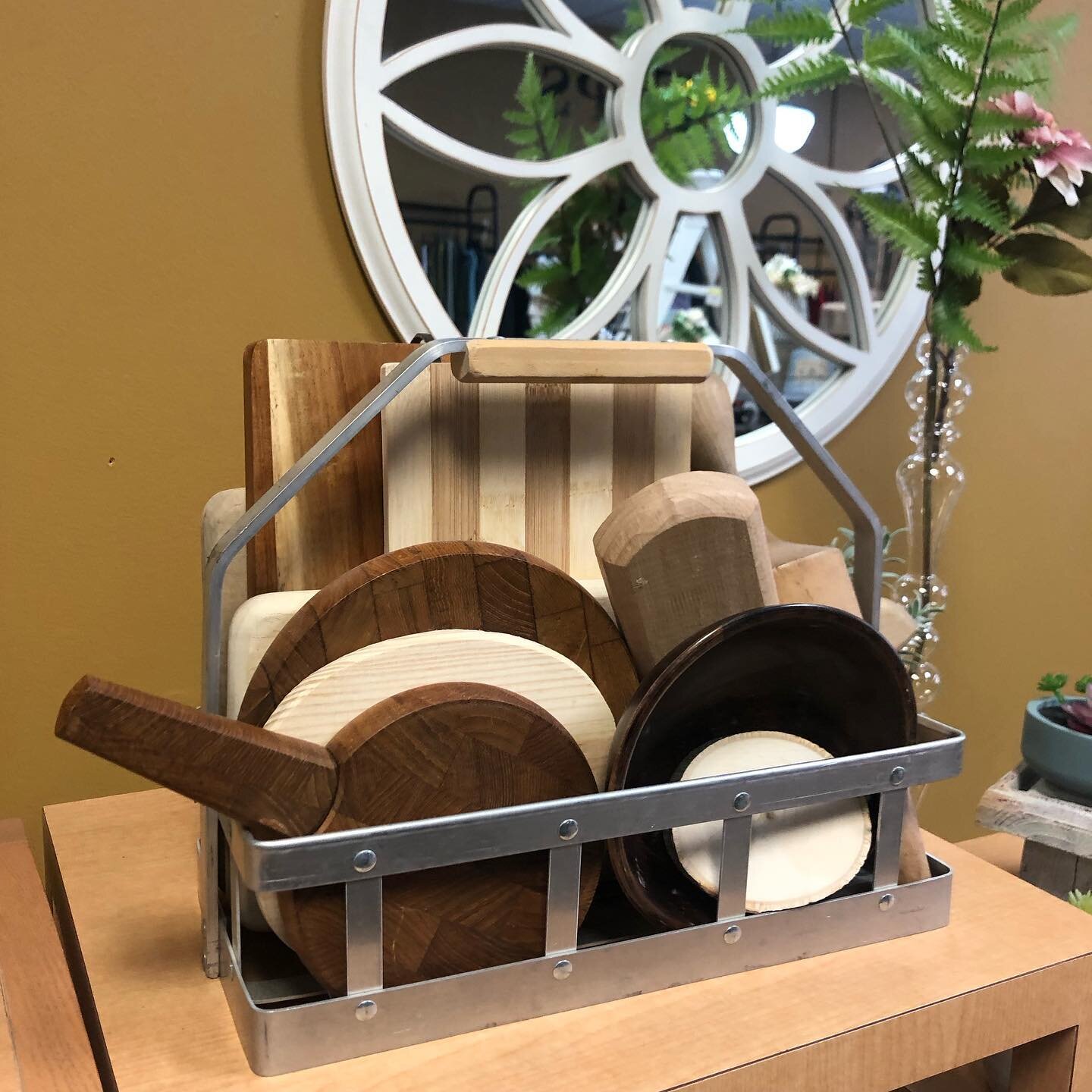 We&rsquo;ve got some super cute home decor! 🤩 

#mankato #minnesota #homedecor #shop #shopmankato #wheretoshopinmankato