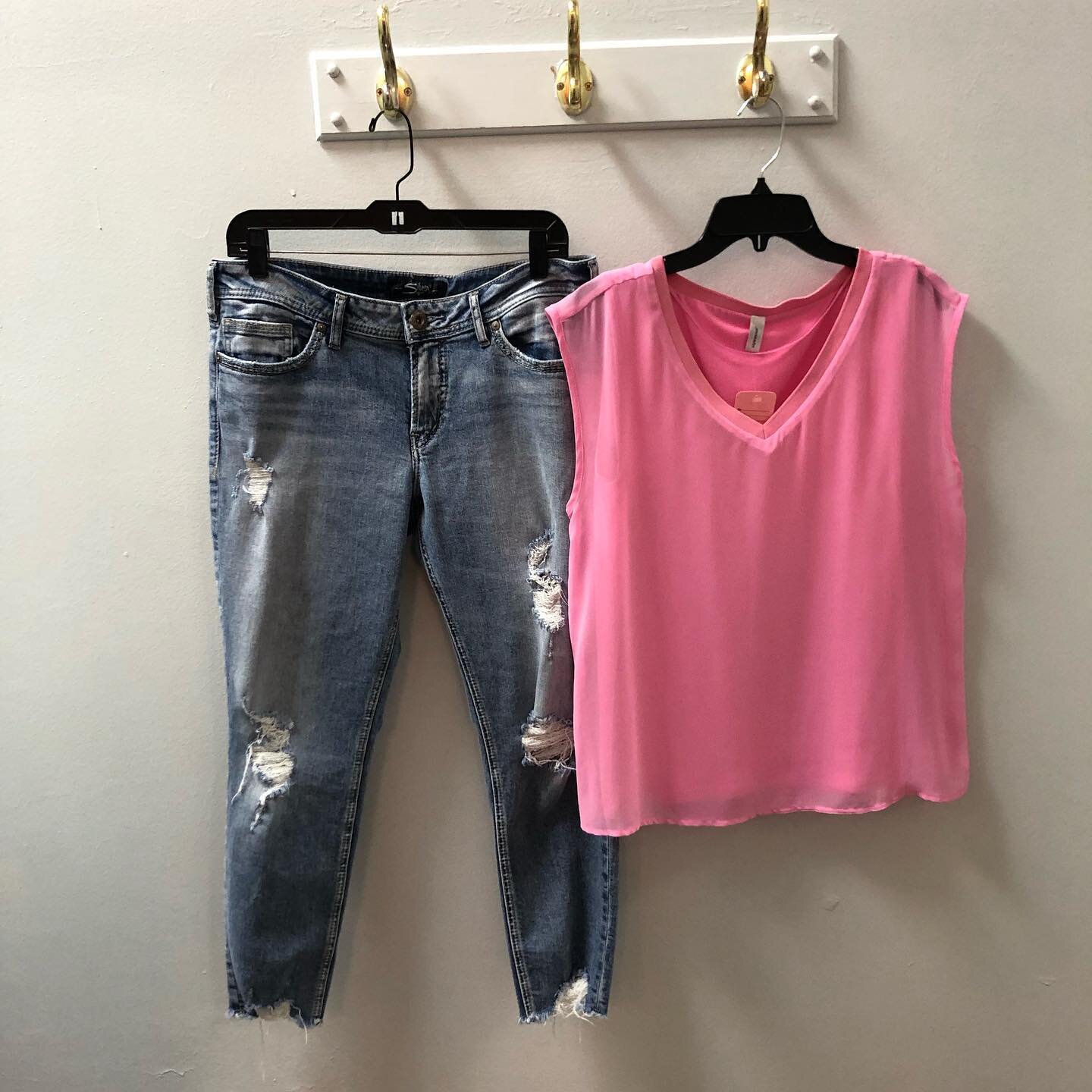 Stop by for a refresh to your wardrobe! 🤩💞