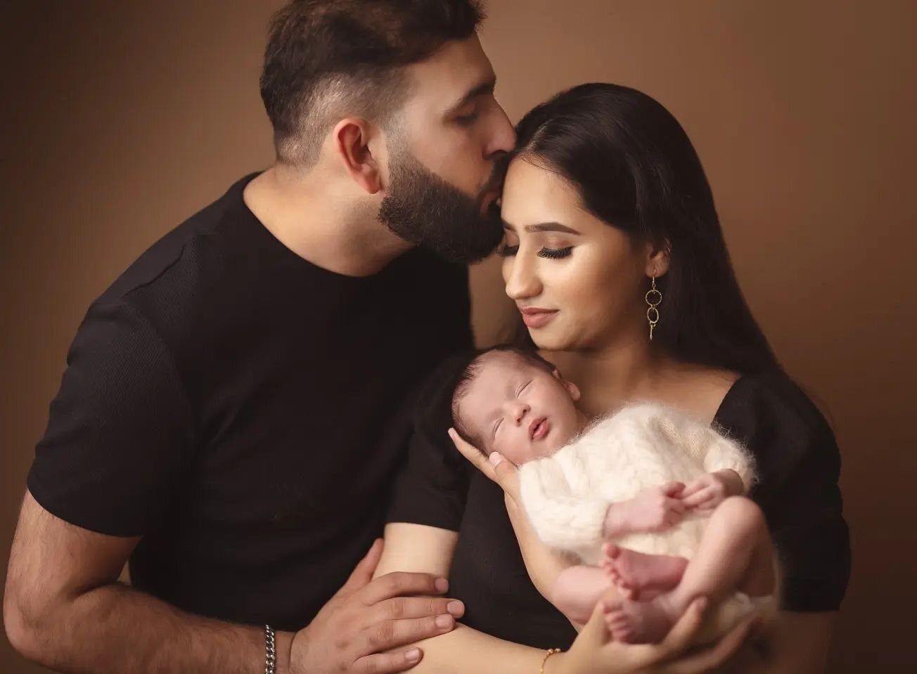 The only love in this universe that is truly unconditional, selfless, and forgiving is parental love.
1, 2 or 3?

&bull;

#londonparents #ohheymama #londonmama #ukparents #mammatobe #newbornphotographydotcom #studioportraits #pregnancylife #soontobem