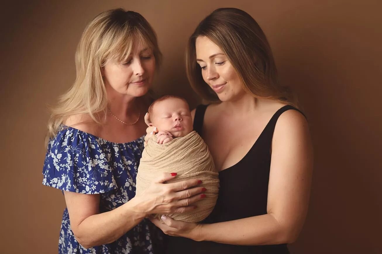 Can we incorporate the siblings and the whole family with the little baby?

Absolutely yes! Photographing your little wonder surrounded by family will bring great memories for everyone involved.

The atmosphere become more relaxed and comfortable for
