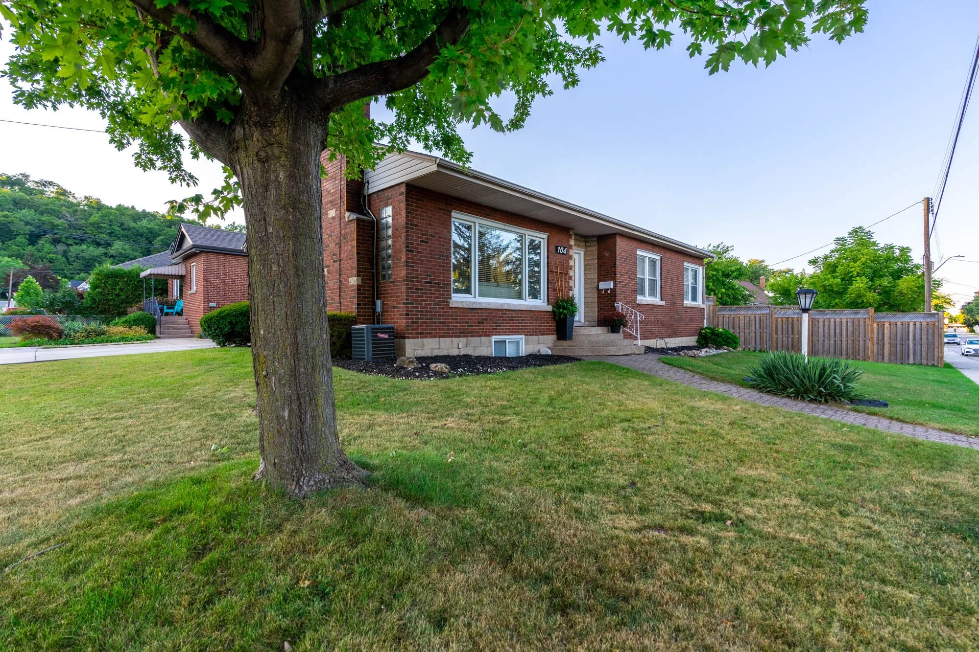 ⛰ 🏊 🌲 104 Cloverdale Ave. 🌲 🏊‍♀️ ⛰ 