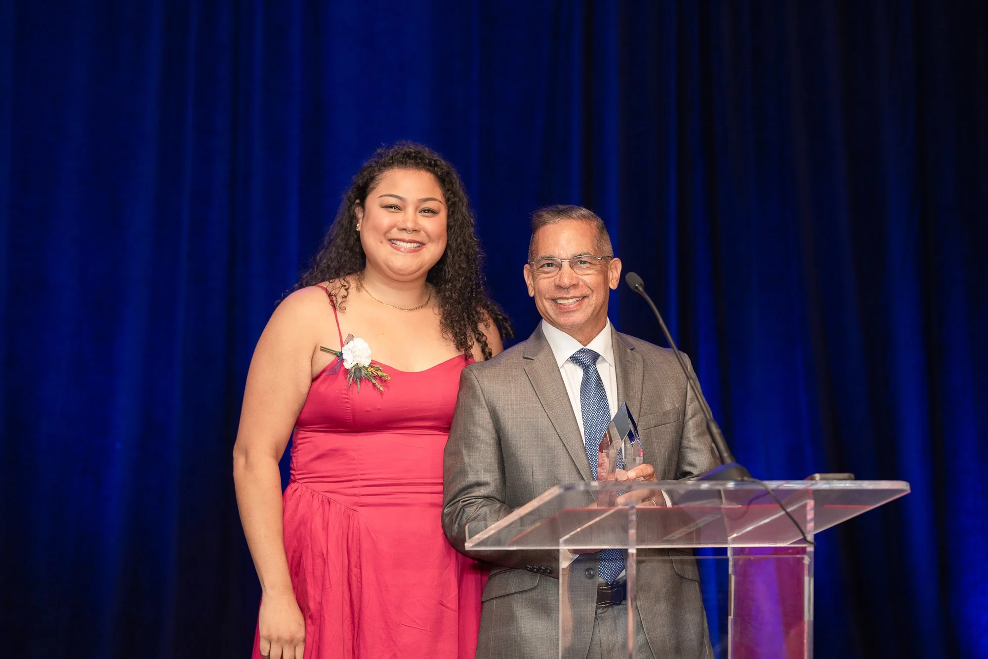 Dr. Victor Waters receiving 2025 ElevateMeD Breaking Barriers Award