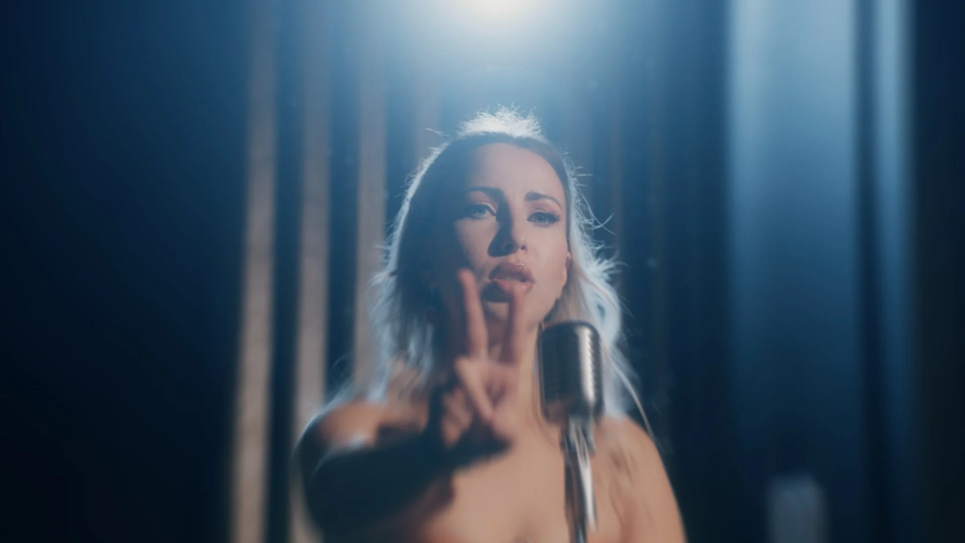 LINDSAIS -THWOY_1.4.1.JPG