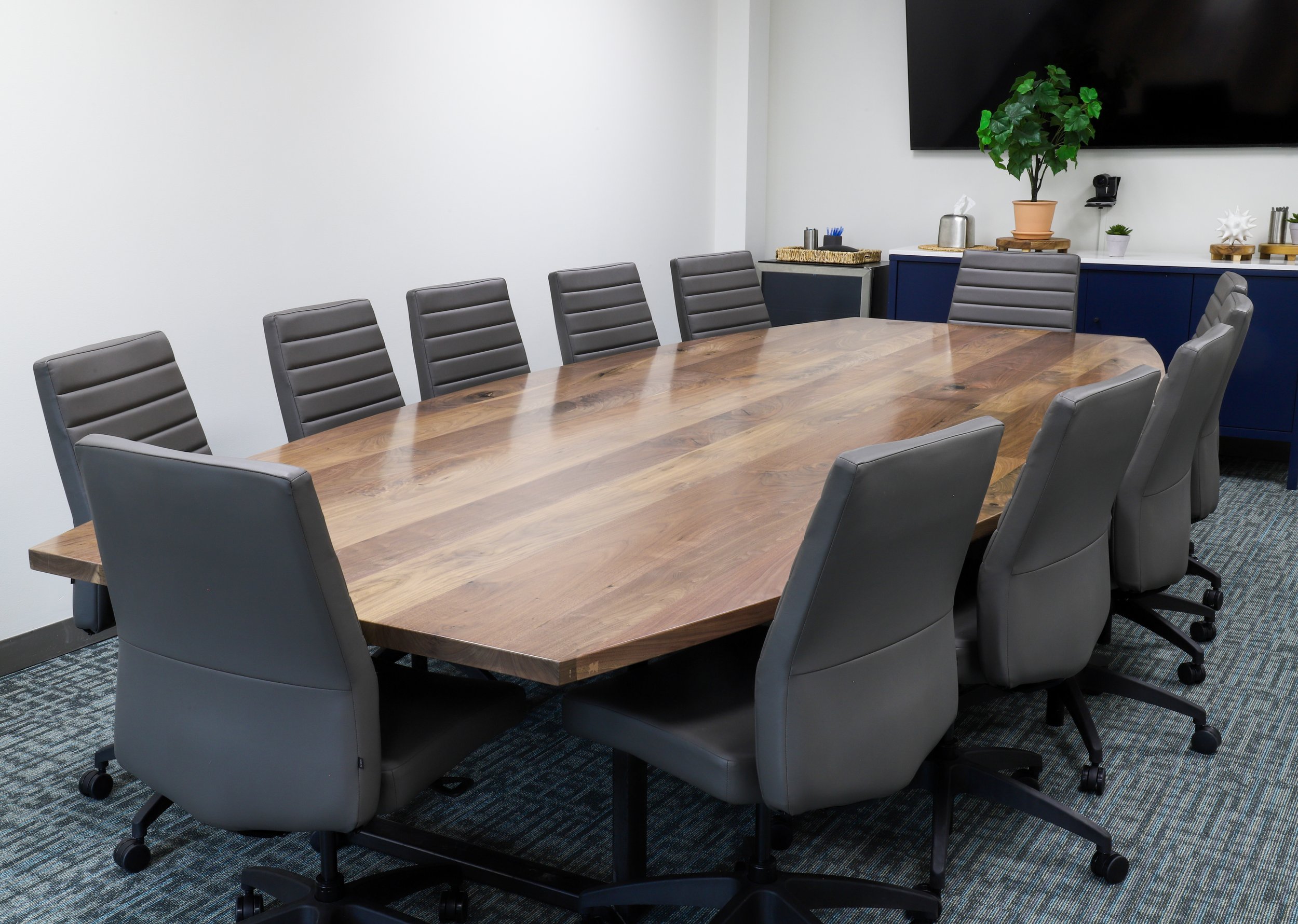 How to Choose a Conference Table for Your Office