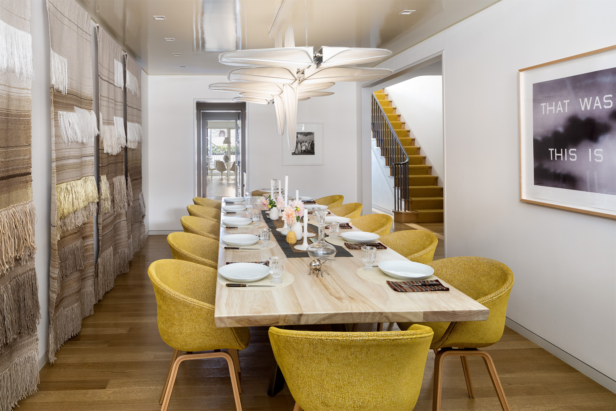 Family gatherings and dinner parties with close friends are an important part of the family’s lifestyle. And again, quiet, elegant materials & details create a calm setting for the art, fabrics, sculptural fixtures and furnishings to become the focal point.