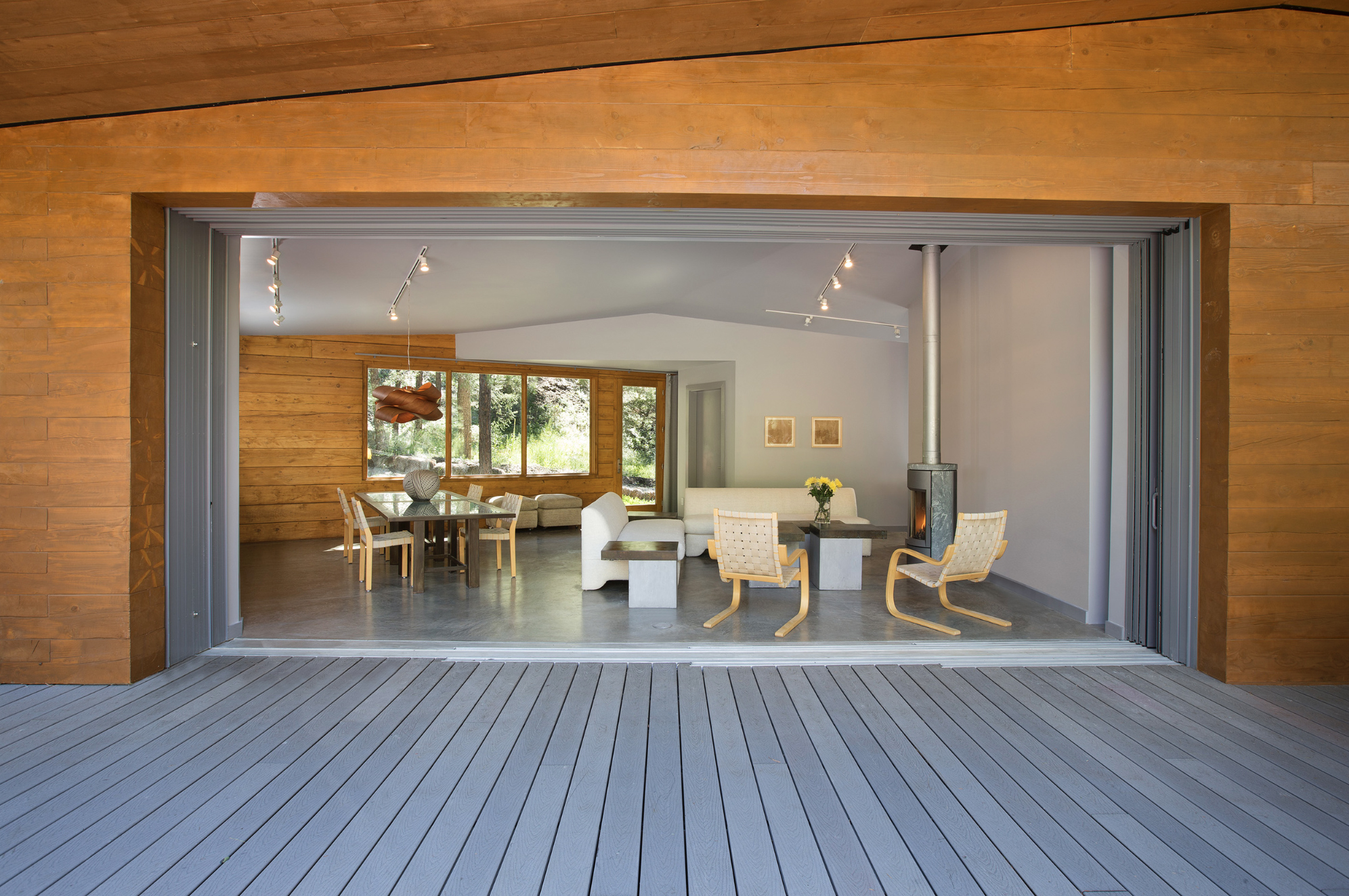 Crisp, clean living spaces and a restrained, neutral color scheme provide an uncluttered and calming aura that is a central component of “leaving it all behind”.
