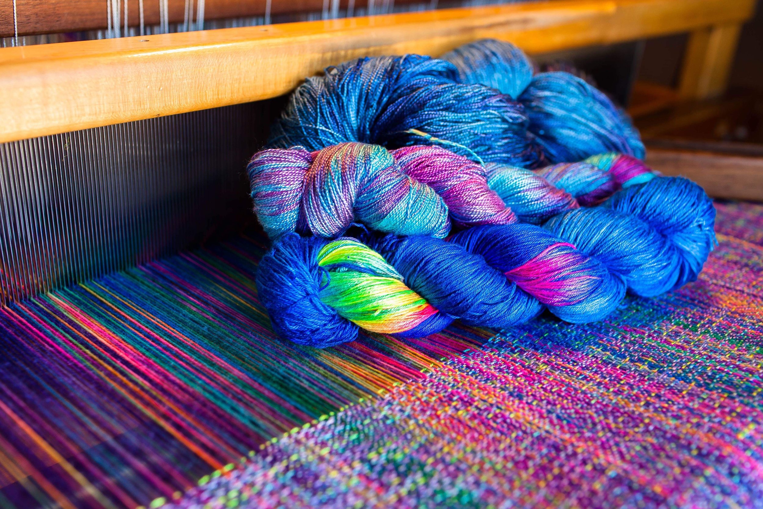 Alight wefts on top loom.jpeg