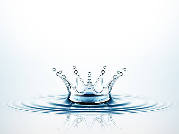 Photo ID: a water droplet making a ripple splash in the shape of a crown.